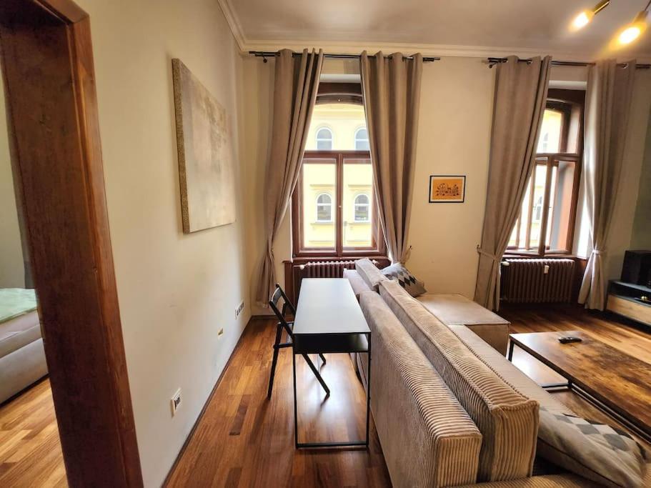 Spacious Apartment 6Min From The Dancing House Praga Exterior foto